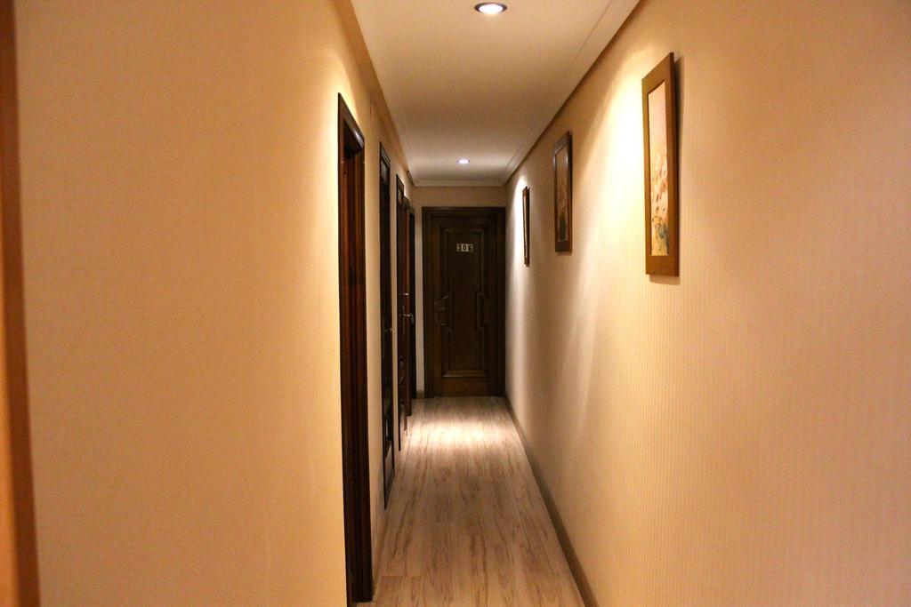 Hostal De La Torre Hostal Economico Valladolid Esterno foto