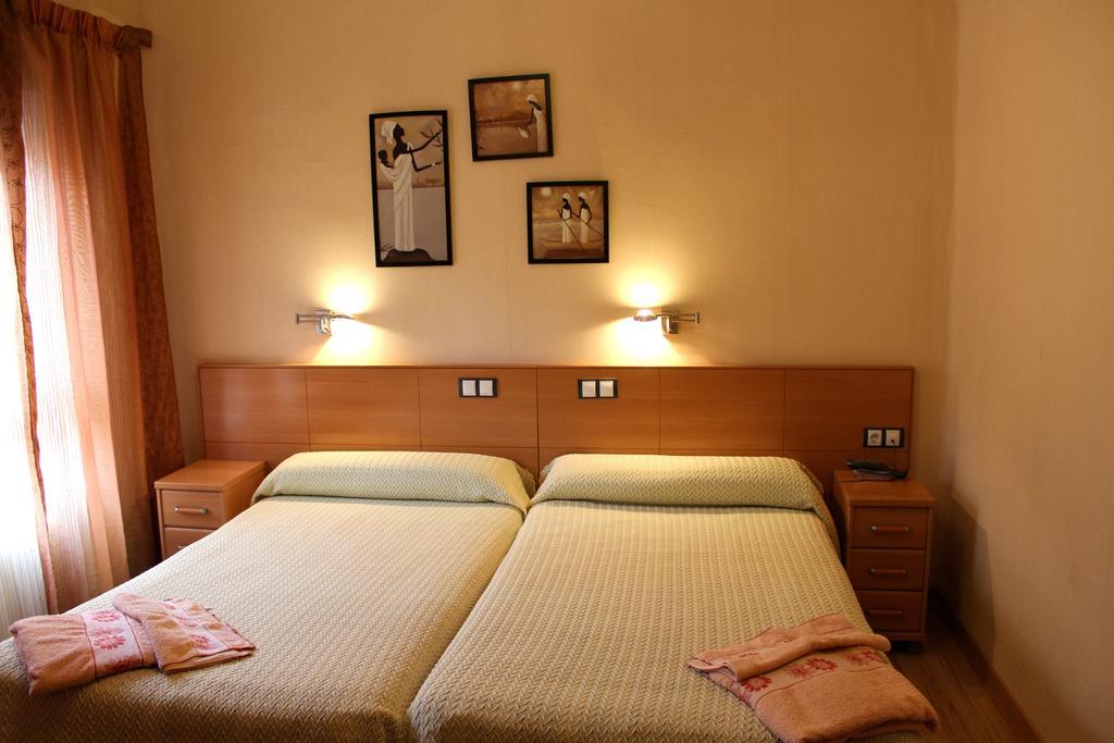 Hostal De La Torre Hostal Economico Valladolid Camera foto