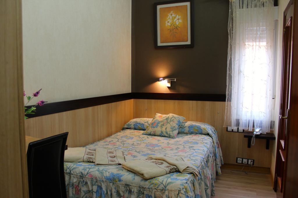 Hostal De La Torre Hostal Economico Valladolid Camera foto