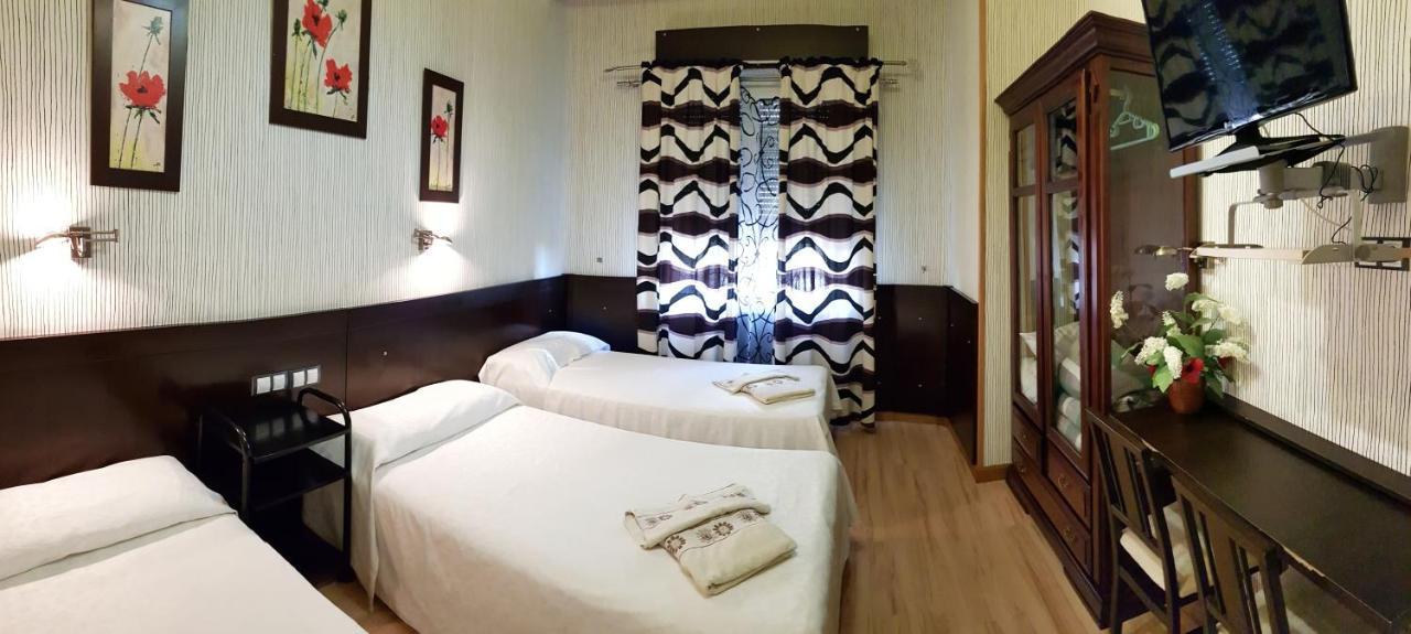 Hostal De La Torre Hostal Economico Valladolid Esterno foto