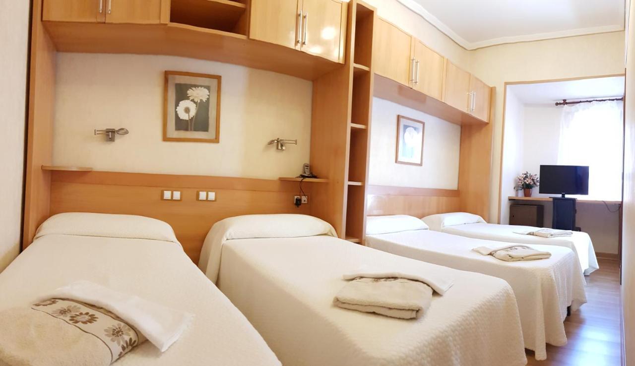 Hostal De La Torre Hostal Economico Valladolid Esterno foto