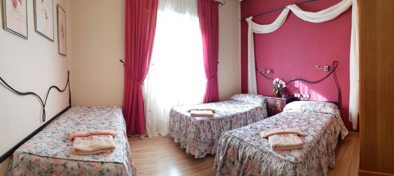 Hostal De La Torre Hostal Economico Valladolid Esterno foto