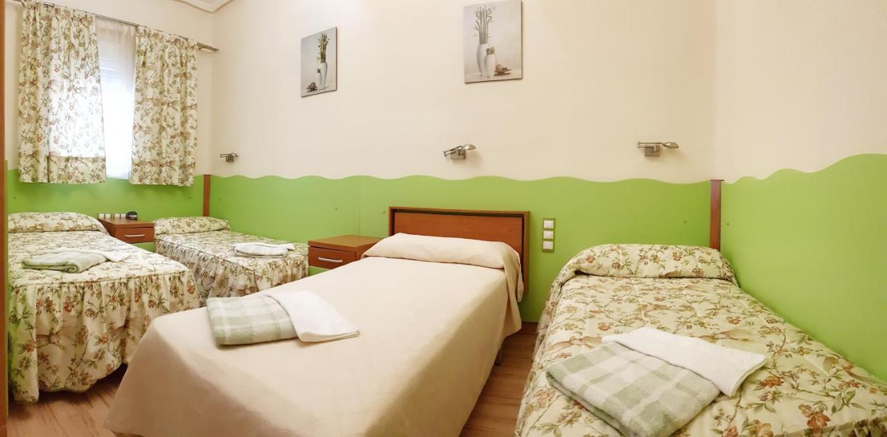 Hostal De La Torre Hostal Economico Valladolid Esterno foto